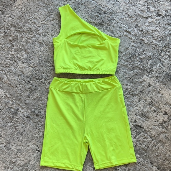 Like Green 2 Piece Short Set Size Small - Picture 3 of 3
